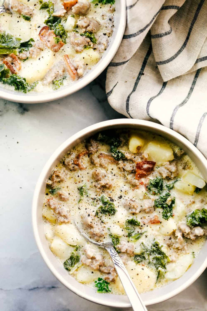 Creamy Zuppa Toscana is thick, rich and creamy sauce mixed with chunks of potatoes and spicy sausage all blended together with bacon chunks and kale to make a savory Italian soup