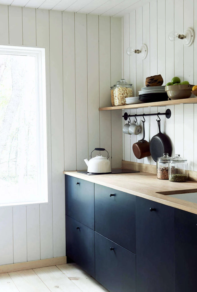 Steal This Look: Black Rail and Hooks for the Kitchen